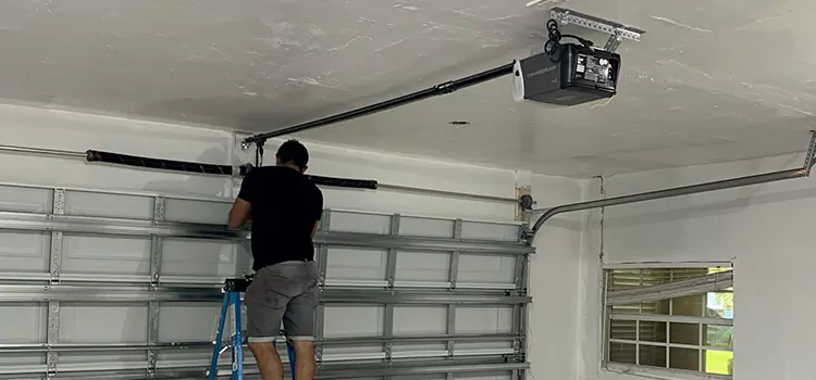 Garage Door Opener Repair Near Me in Plateau-Mont-Royal, QC